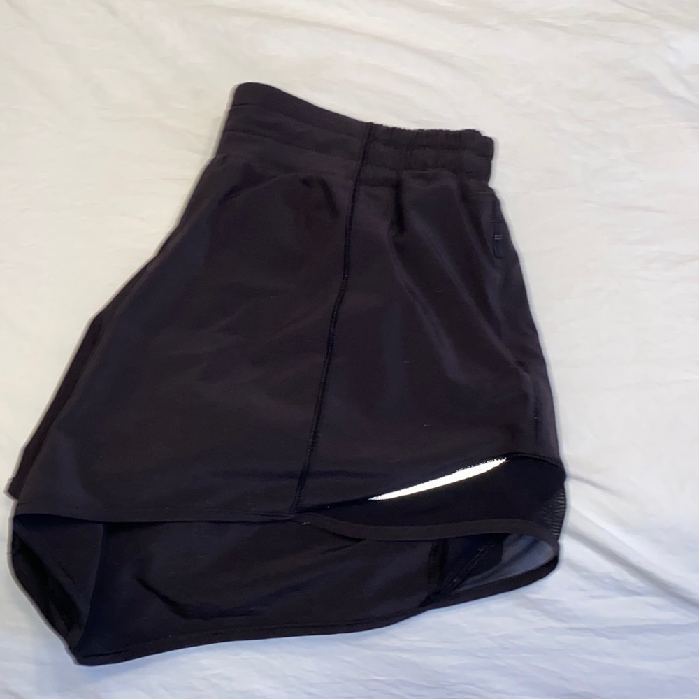 BLACK LULULEMON HOTTY HOT LOW-RISE LINED SHORT 4”